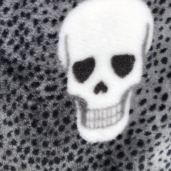 Luv Betsey Skulls & Leopard King Plush Blanket - Picture 4 of 4